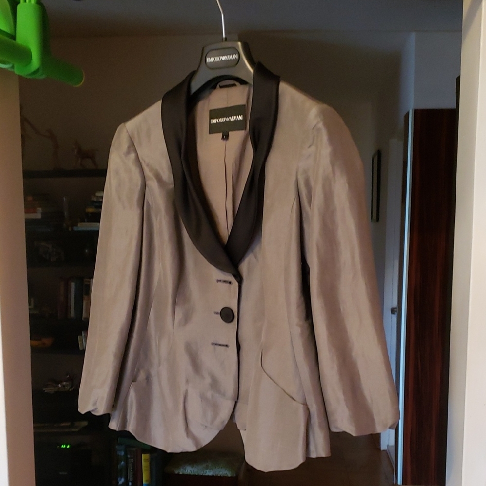 Emporio Armani GRAY Blazer with Black Lapel. MADE IN ITALY,MODERN,FASION